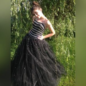 Mari Lee By Madeline Gardner | Black Gown